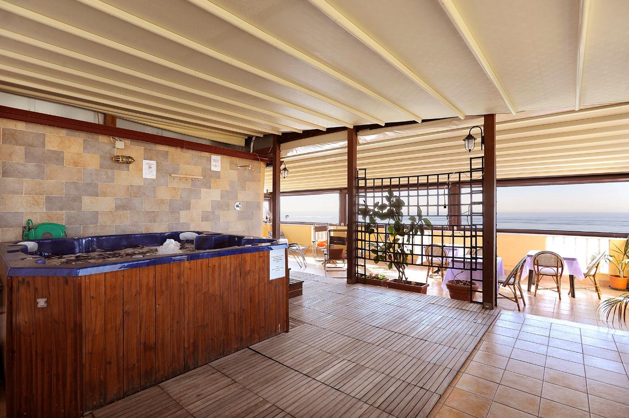 Hotel Bellavista Лидо ди Остия Екстериор снимка