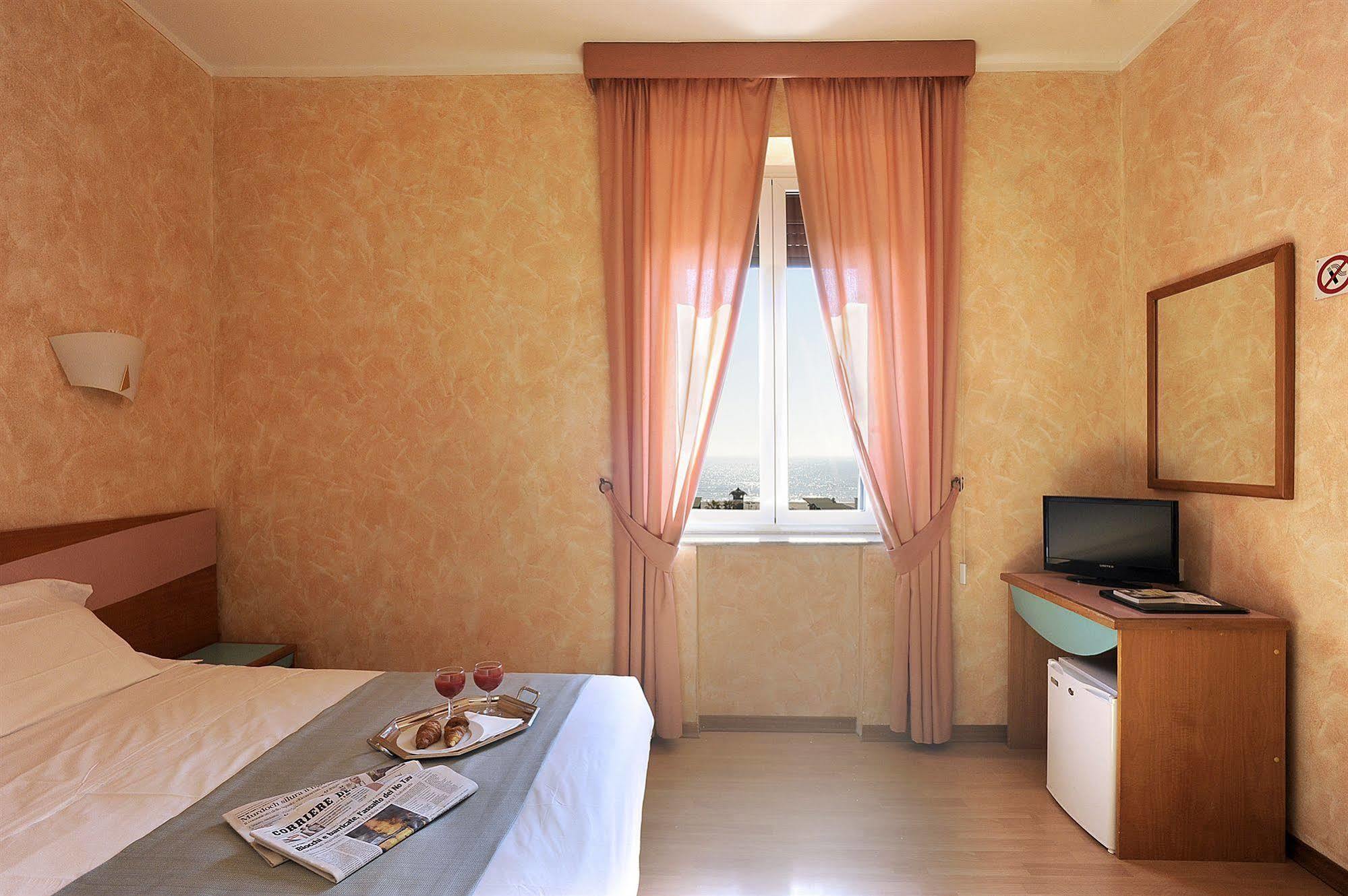 Hotel Bellavista Лидо ди Остия Екстериор снимка